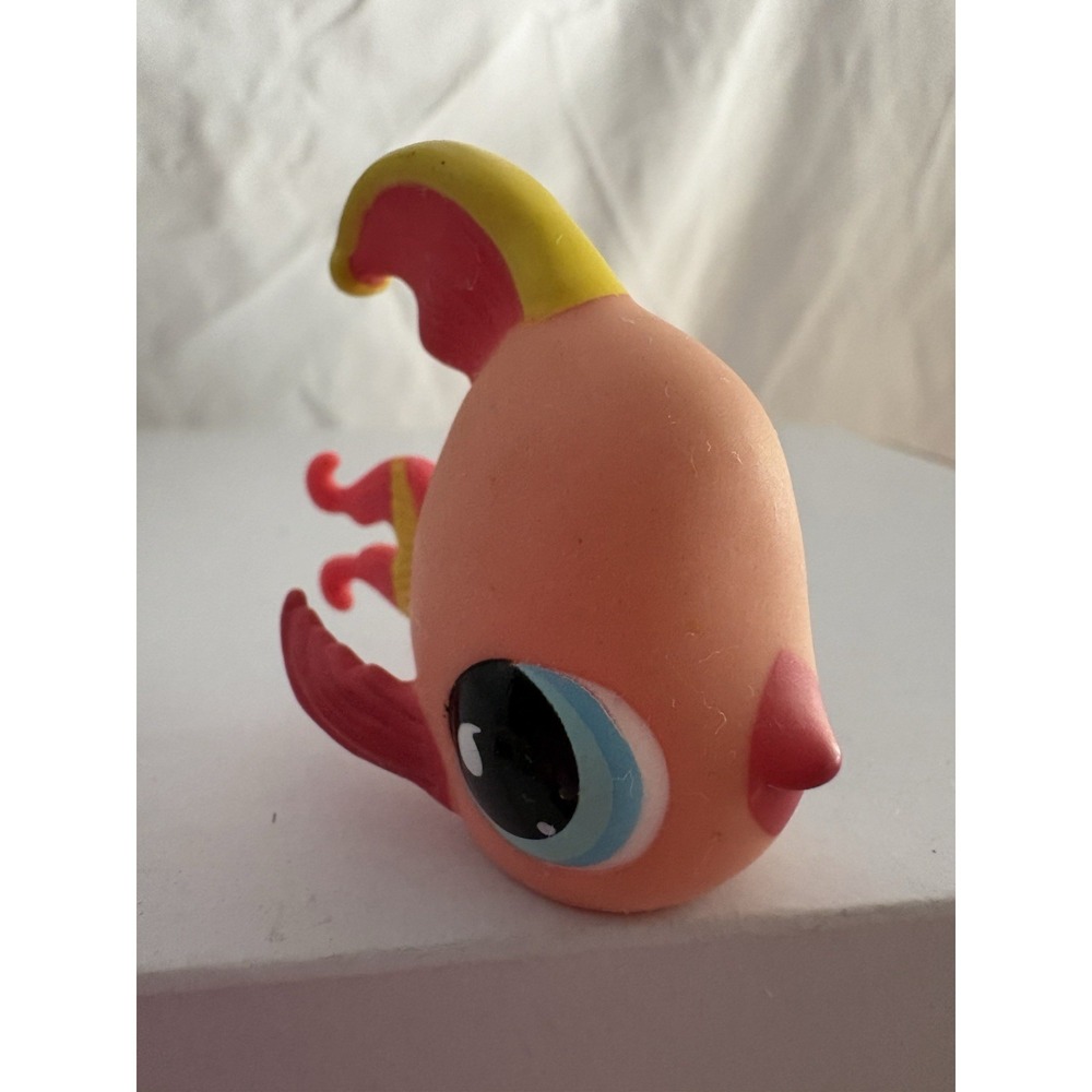 Hasbro Littlest Pet Shop LPS 643 Pink Yellow Angel Fish Blue Tear Drop Eyes 2007